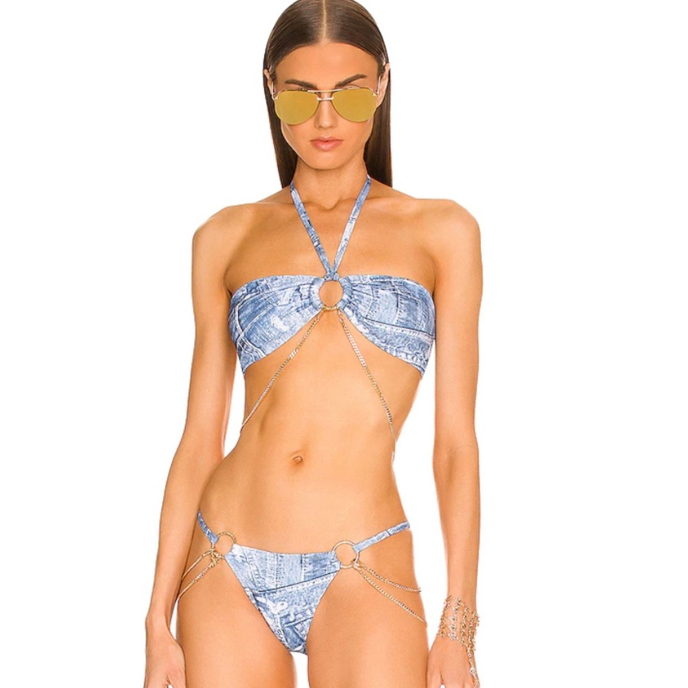 Bikini Revolve
